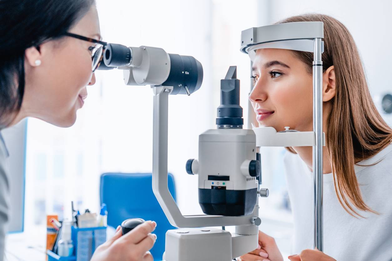 Examen de vue par un opticien